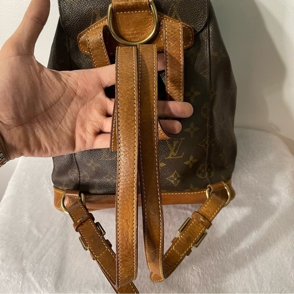 Authentic Louis Vuitton montsouris mm - Picture 9 of 13